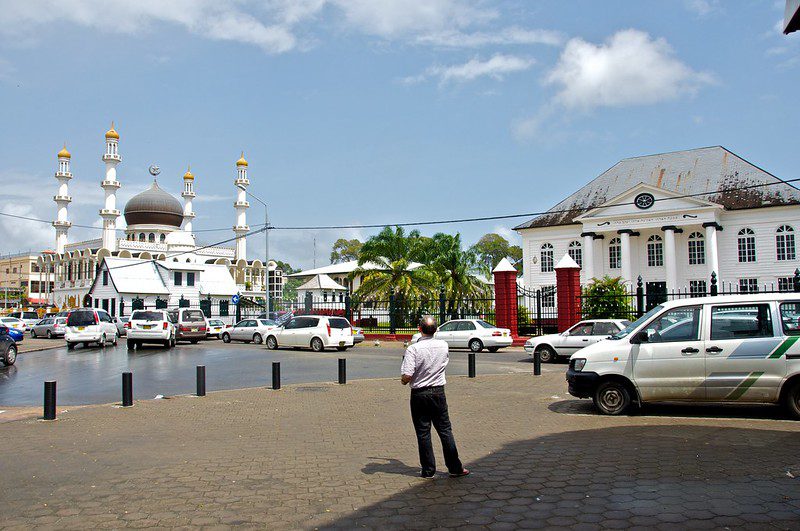 hiv suriname