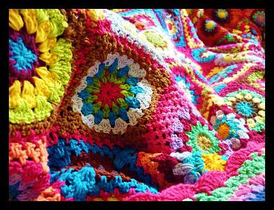pink_flower_Crochet_blanket_uganda_women_economy_opt