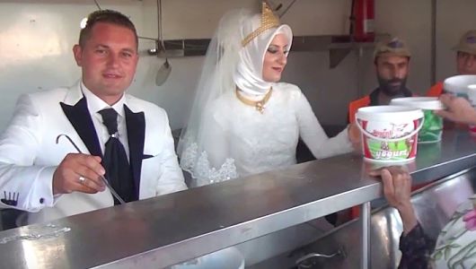 wedding_day_feeding_syrian_refugees